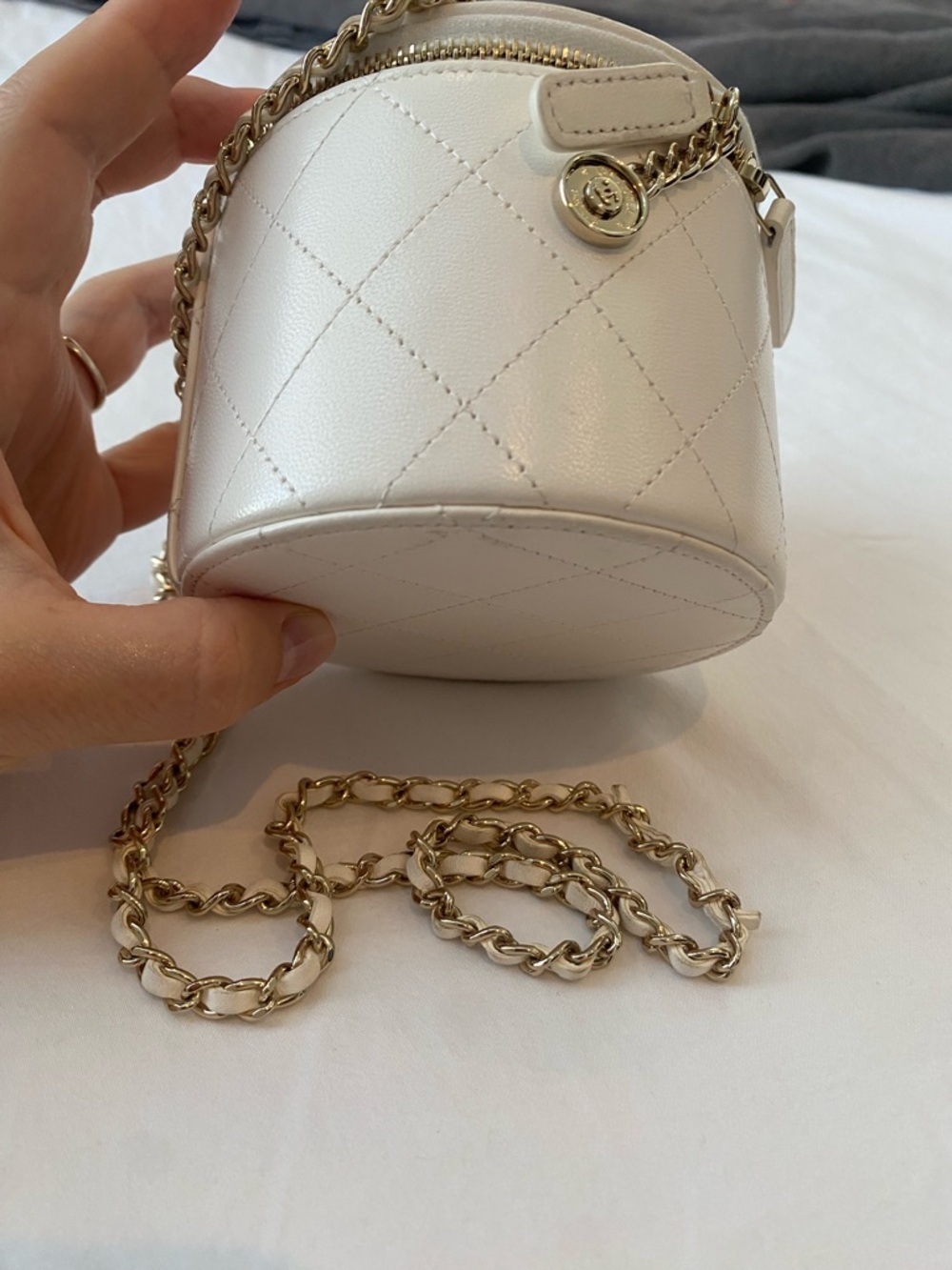 CHANEL CC Round Vanity Case Chain Quilted Lambskin Mini shoulder/crossbody 2021 - Picture 9 of 17